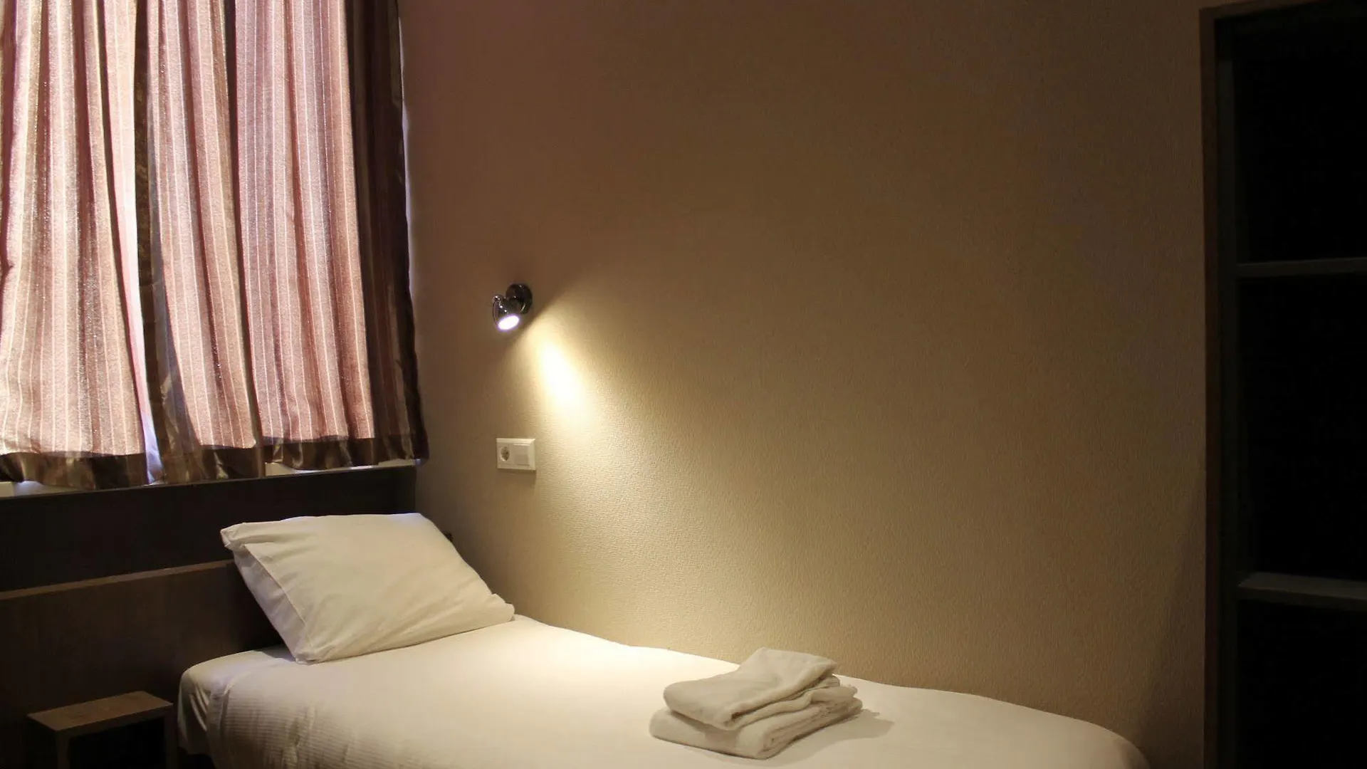 Blossoms City Hotel