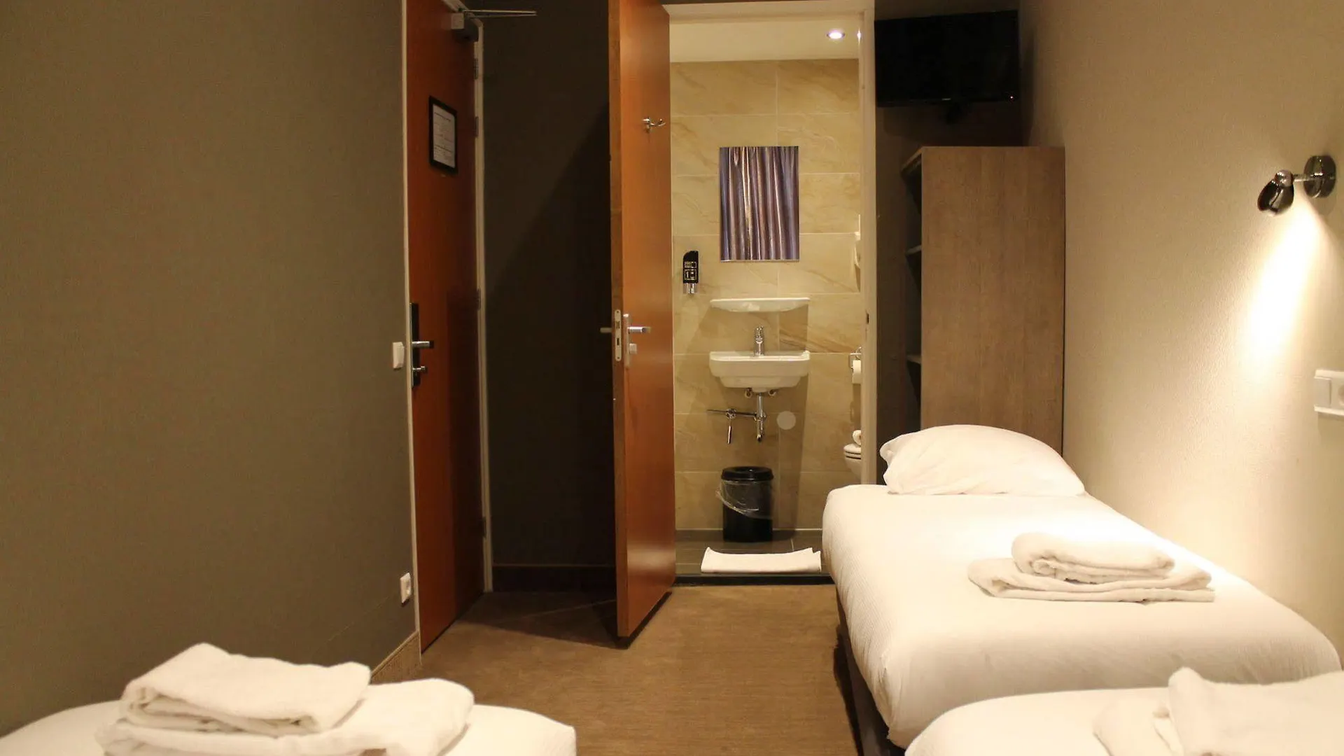 Blossoms City Hotel