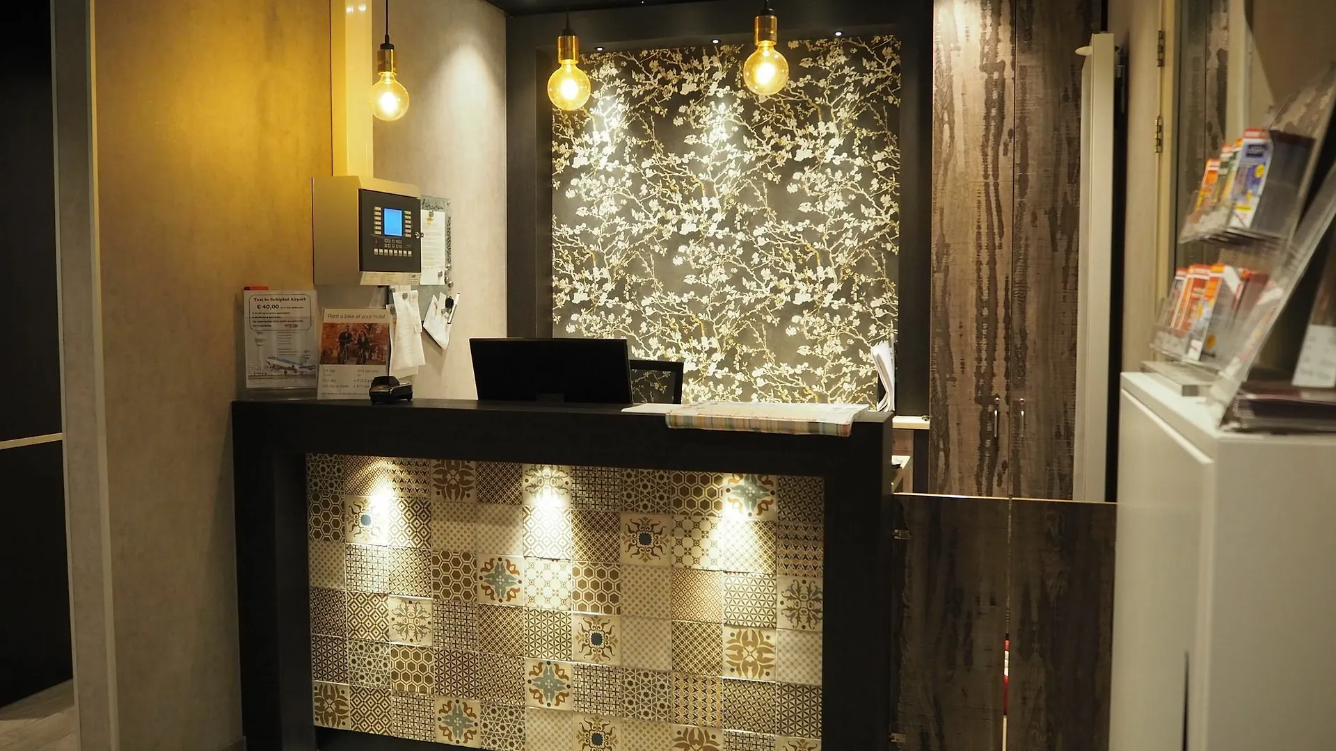 Blossoms City Hotel